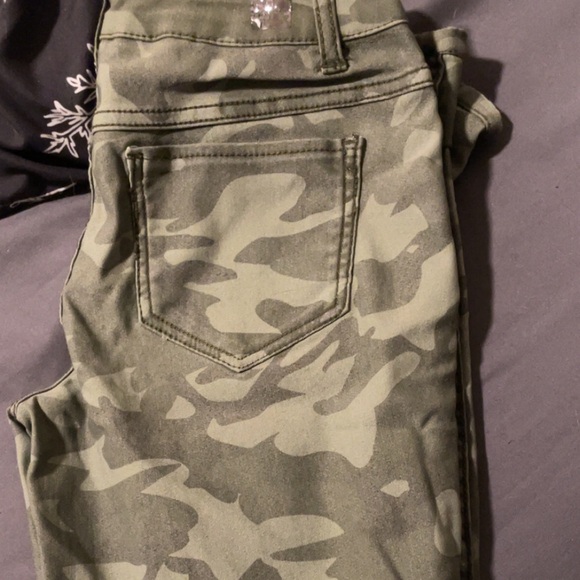 Flip side Camo reversible pants - Picture 1 of 6